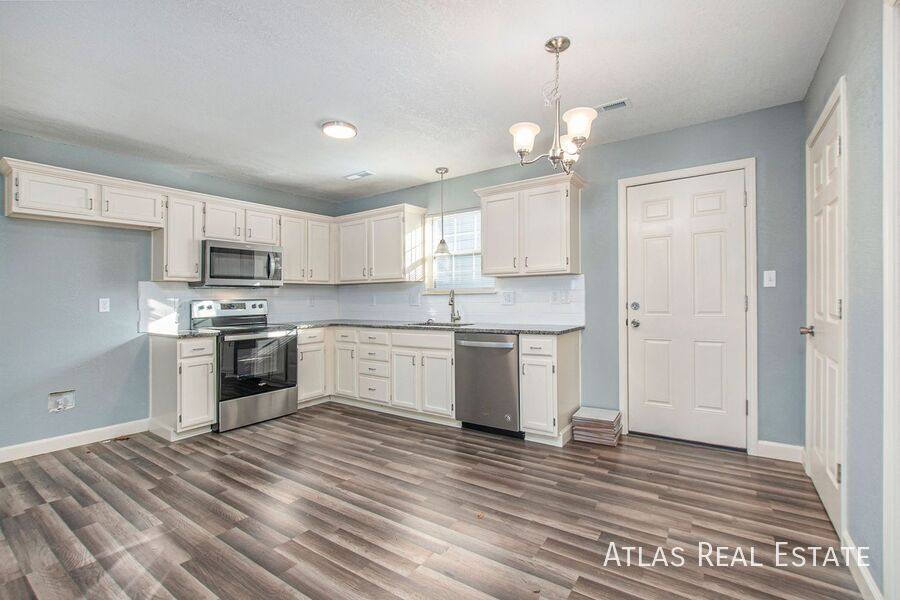 House for rent at 403 SW 15th St, Blue Springs, MO 64015
