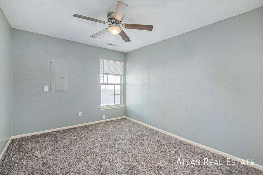 House for rent at 403 SW 15th St, Blue Springs, MO 64015
