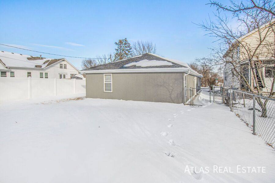 House for rent at 403 SW 15th St, Blue Springs, MO 64015