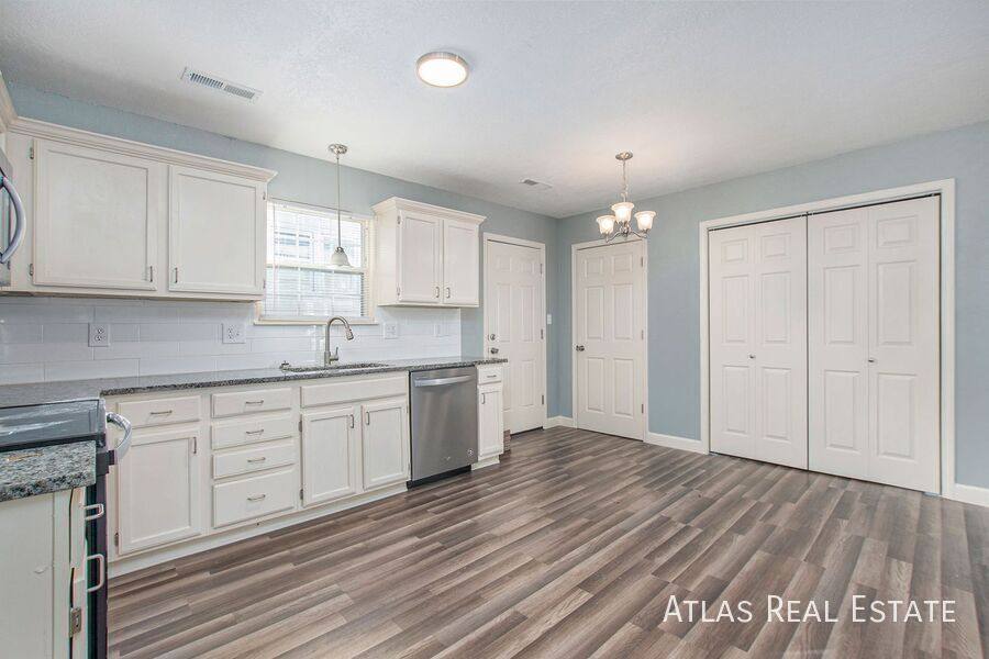 House for rent at 403 SW 15th St, Blue Springs, MO 64015