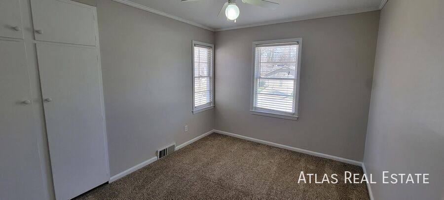 House for rent at 8036 Reinhardt Lane, Prairie Village, KS 66208