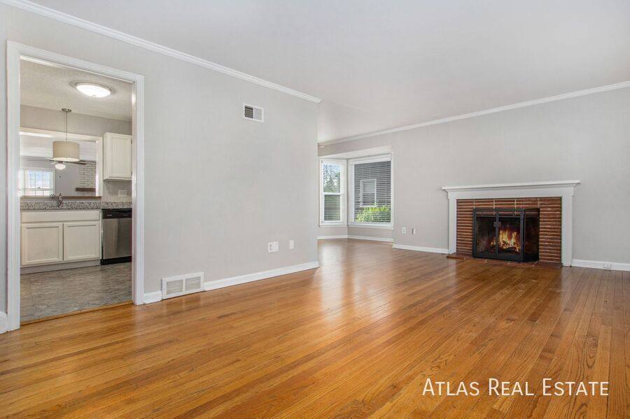 House for rent at 8036 Reinhardt Lane, Prairie Village, KS 66208
