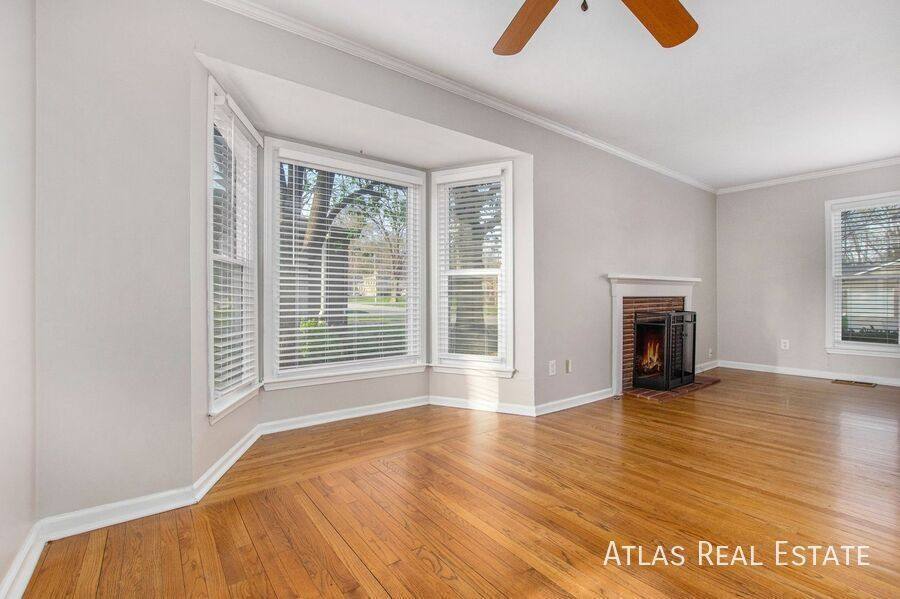 House for rent at 8036 Reinhardt Lane, Prairie Village, KS 66208