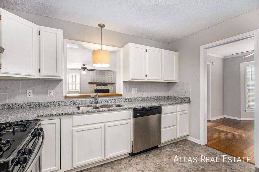 House for rent at 8036 Reinhardt Lane, Prairie Village, KS 66208