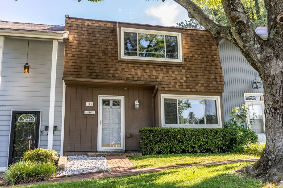 Townhouse for rent at 110 Woodlake Dr, Charlottesville, VA 22901