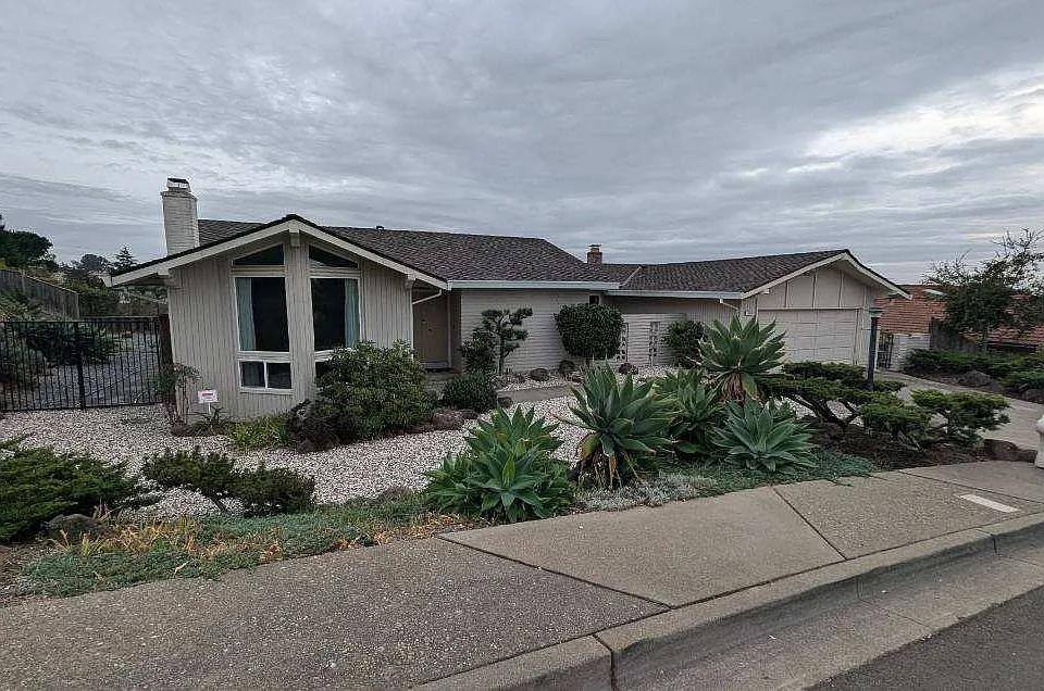 Apartment for rent at 3619 Oakes Dr, Hayward, CA 94542