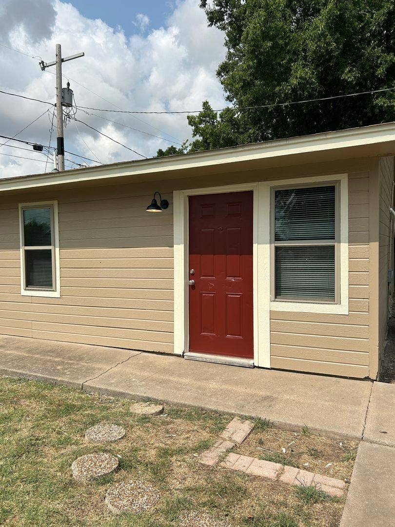 Apartment for rent at 6202 1 2 NW Elm Ave, Lawton, OK 73505