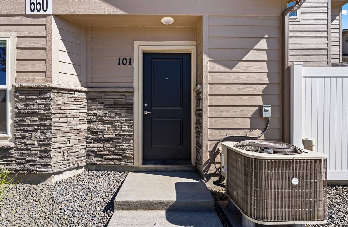 Townhouse for rent at 610 N Margot Lane, Nampa, ID 83687