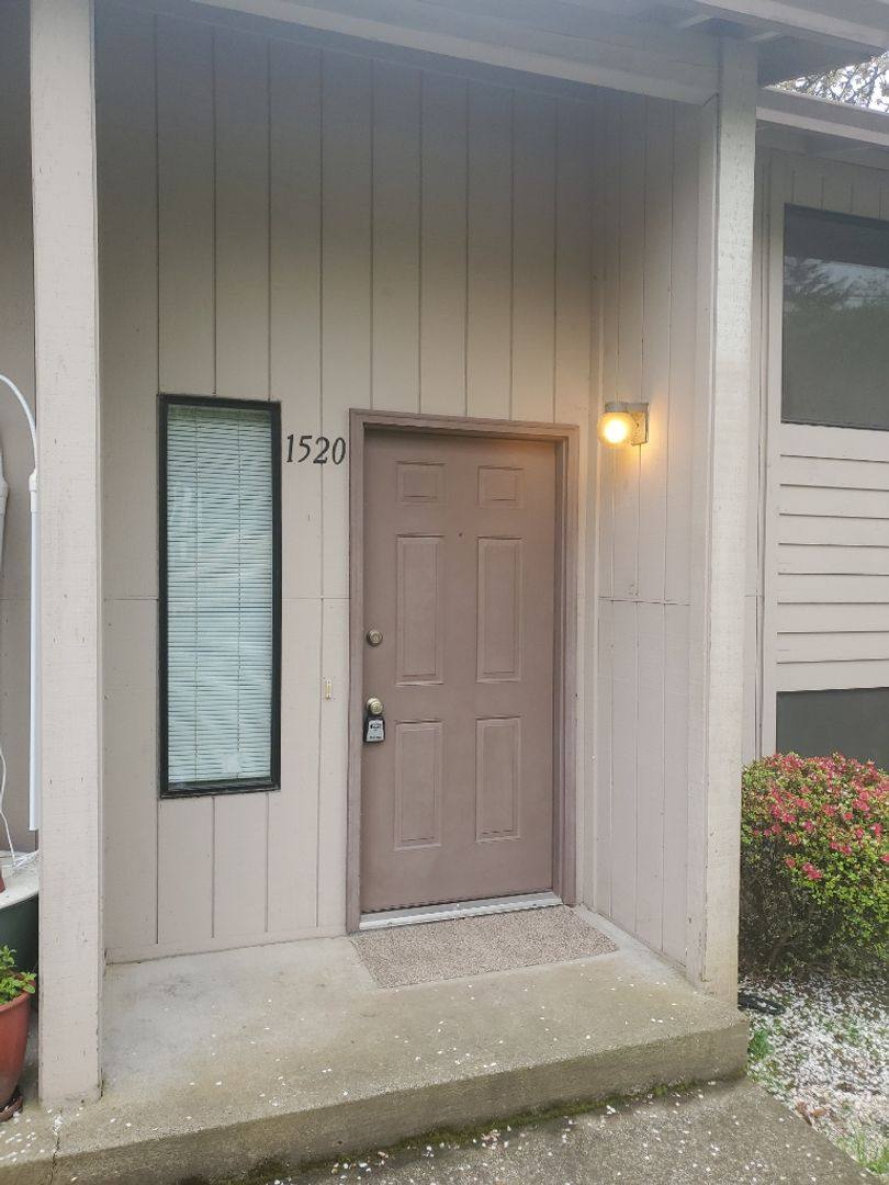 Townhouse for rent at 1508-1520 SW Dewitt St, Portland, OR 97239