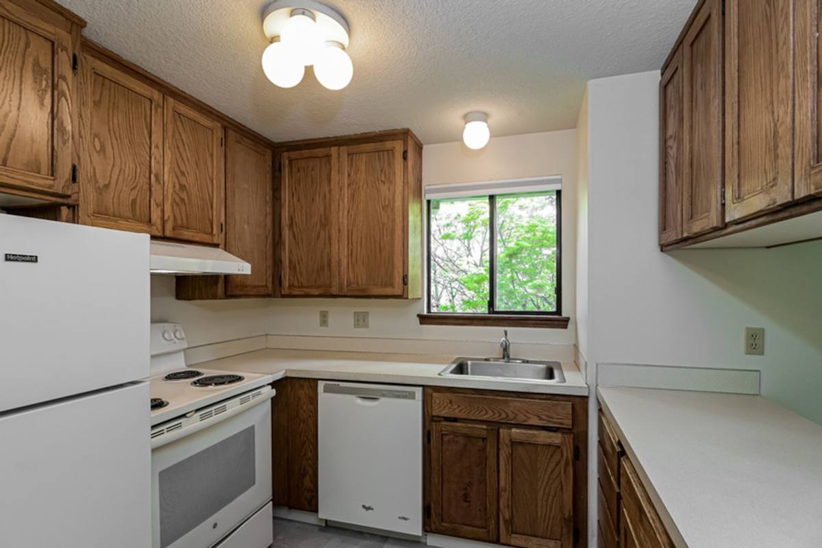 Townhouse for rent at 1508-1520 SW Dewitt St, Portland, OR 97239