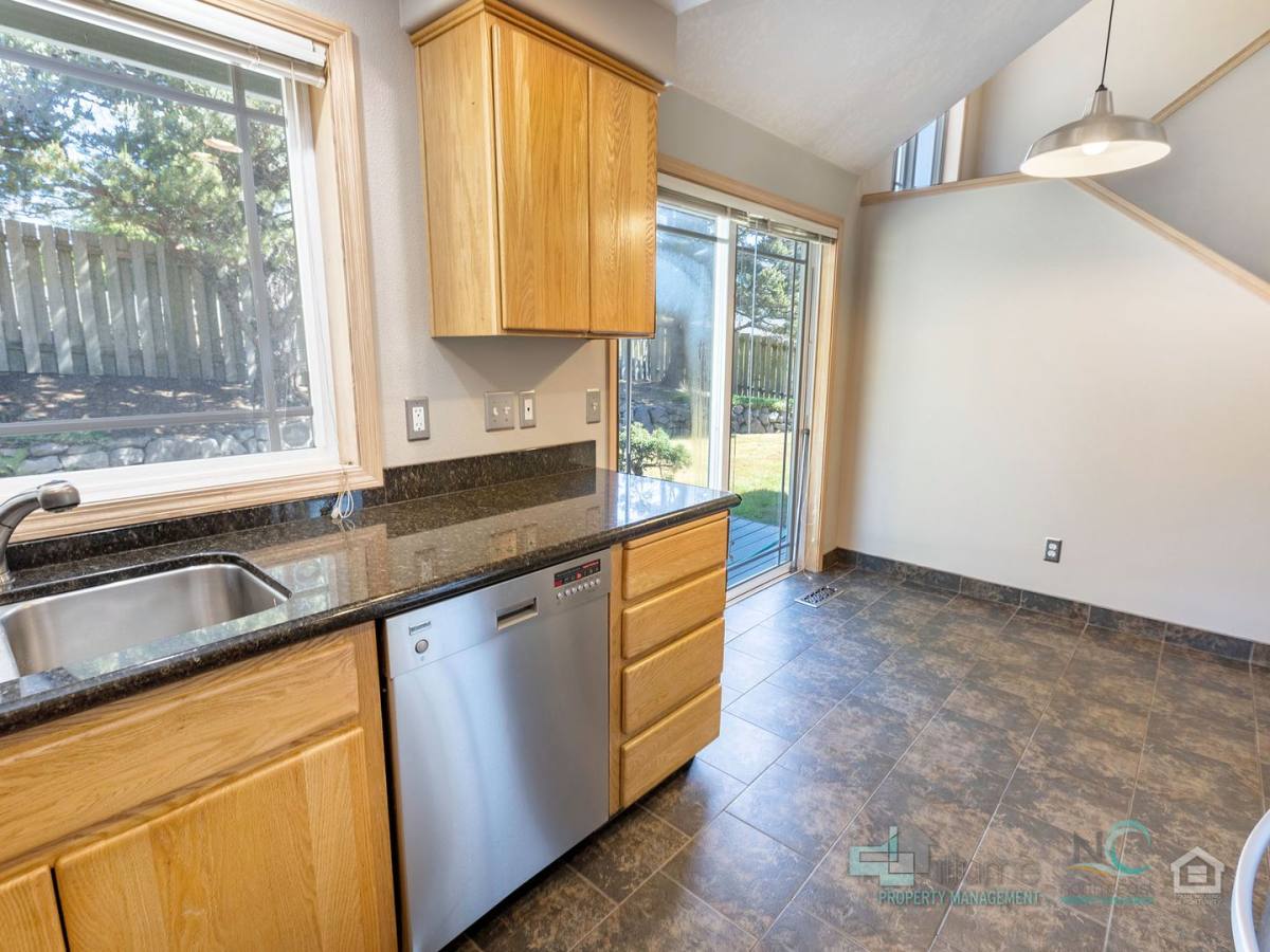House for rent at 1627 8th Ave, Hammond, OR 97121