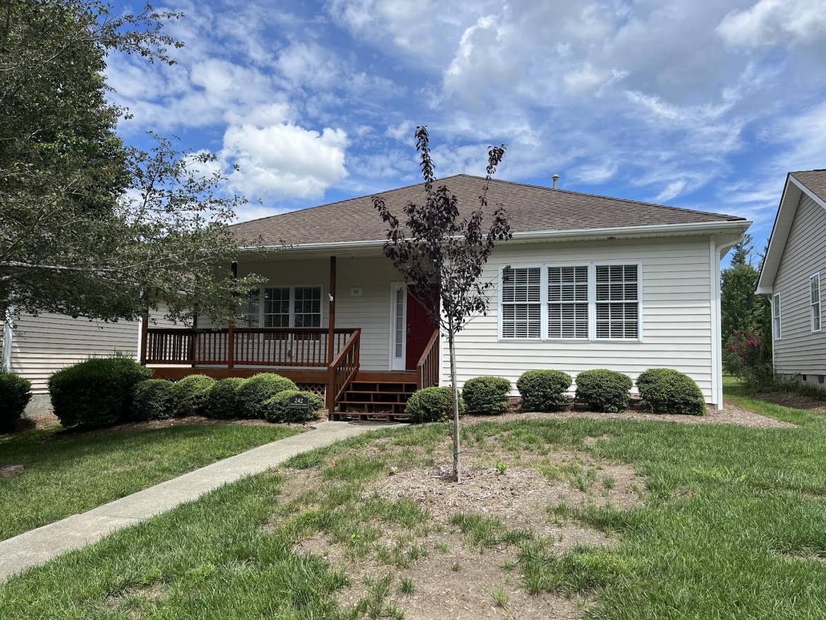 House for rent at 242 Highland Golf Dr, Flat Rock, NC 28731