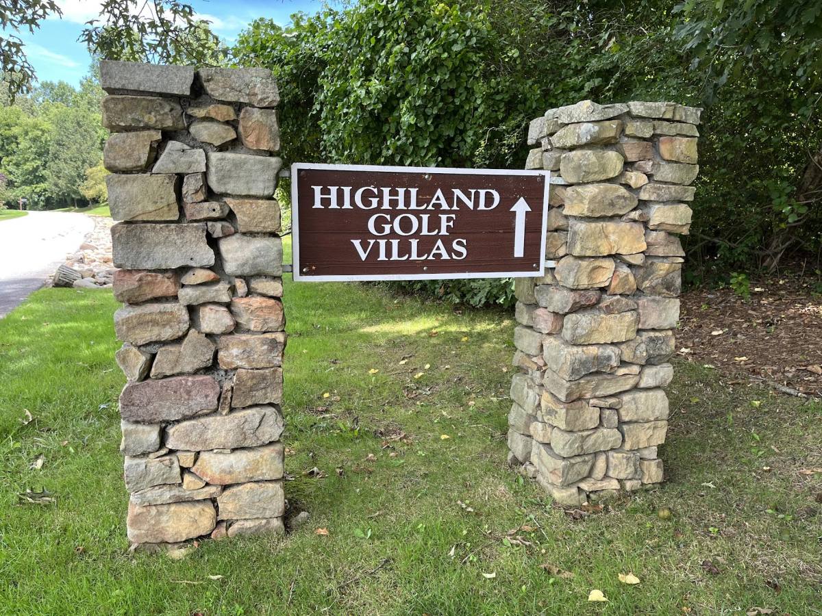 House for rent at 242 Highland Golf Dr, Flat Rock, NC 28731