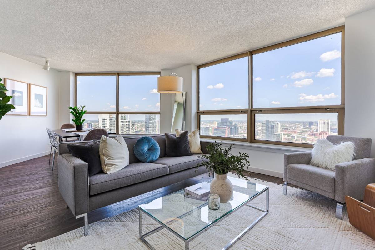 Apartment for rent at 555 W Madison St, Chicago, IL 60661