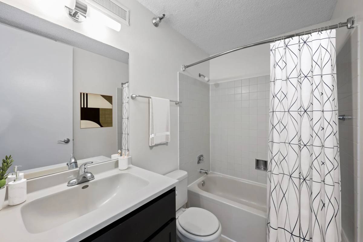 Apartment for rent at 555 W Madison St, Chicago, IL 60661