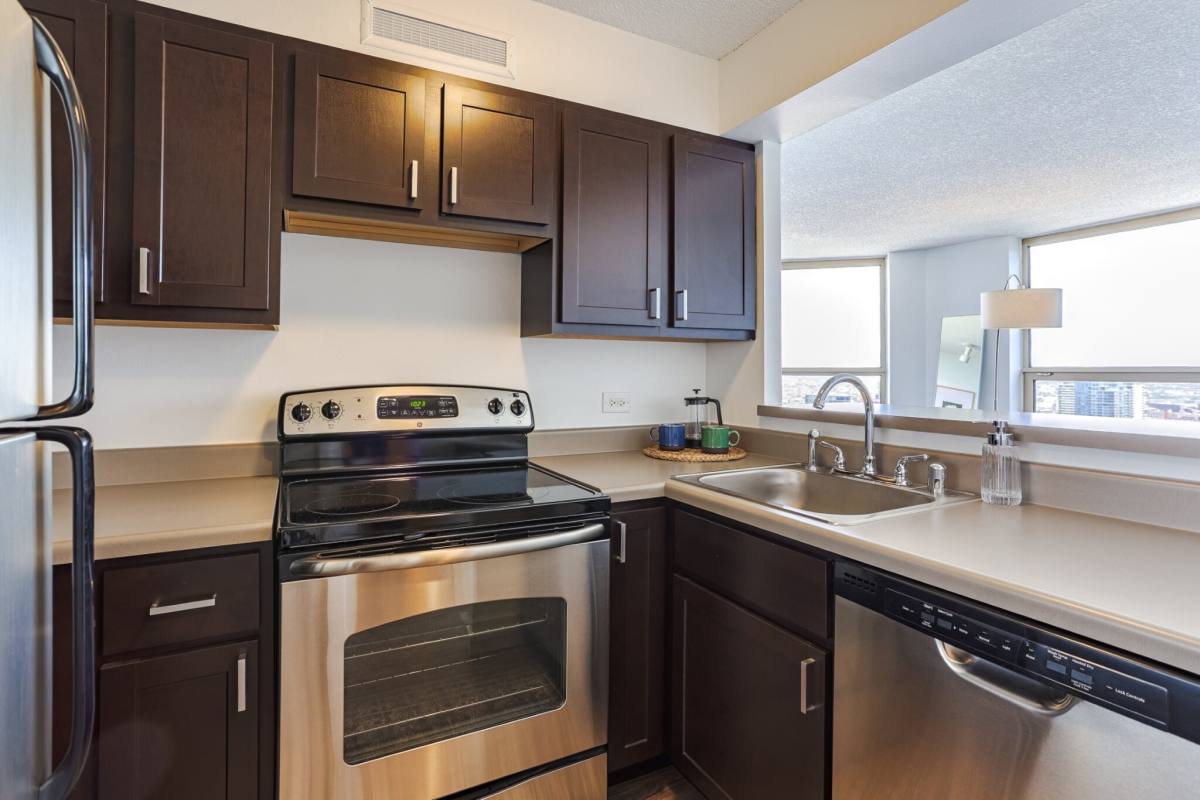 Apartment for rent at 555 W Madison St, Chicago, IL 60661