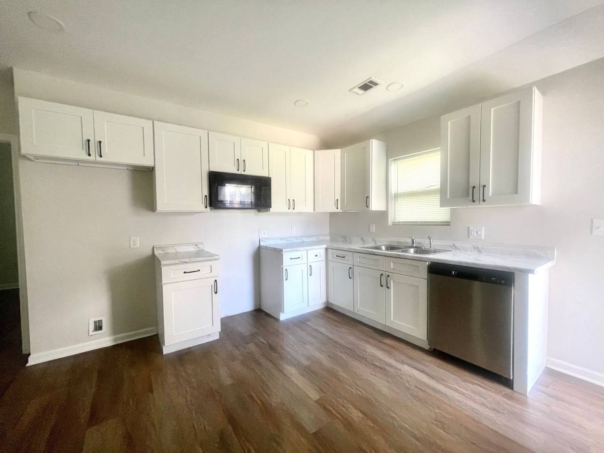 House for rent at 1112 E Bolton St, Savannah, GA 31404