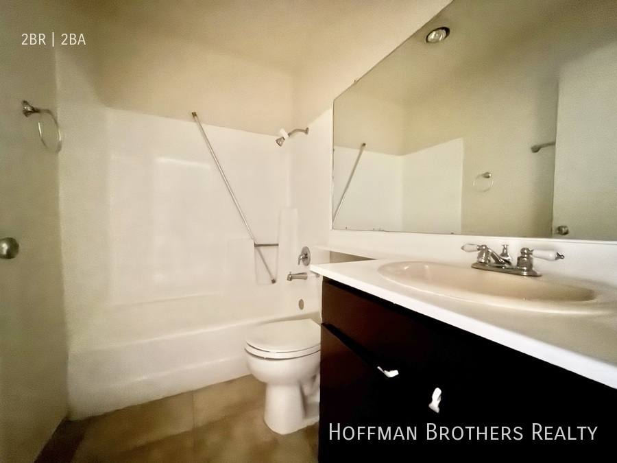 Apartment for rent at 8900 Burnet Ave #220, North Hills, CA 91343