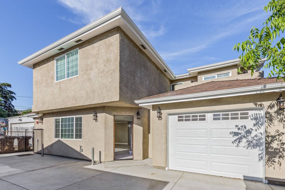 House for rent at 2216 N Frederic St, Burbank, CA 91504