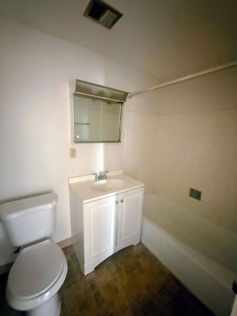 Apartment for rent at 4721 20th St NW, Canton, OH 44708