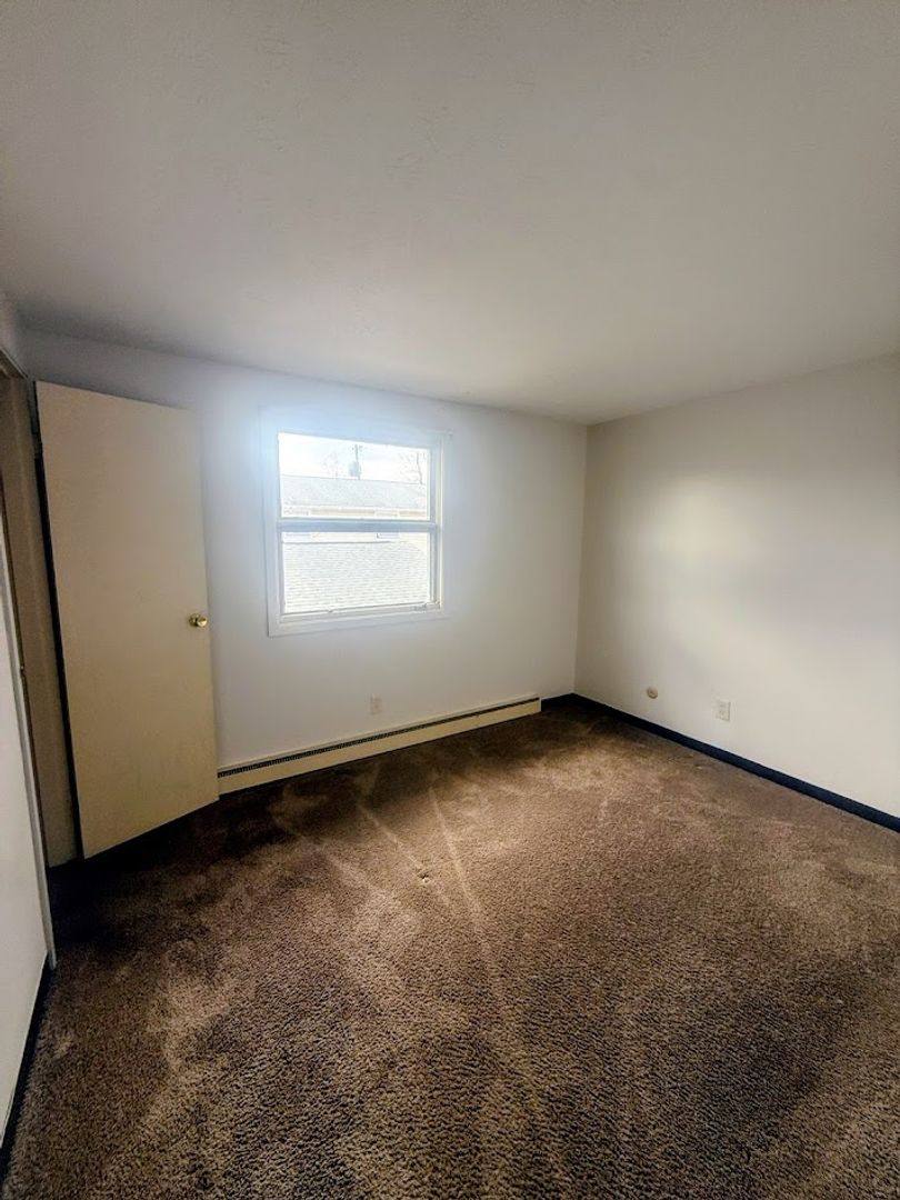 Apartment for rent at 4721 20th St NW, Canton, OH 44708