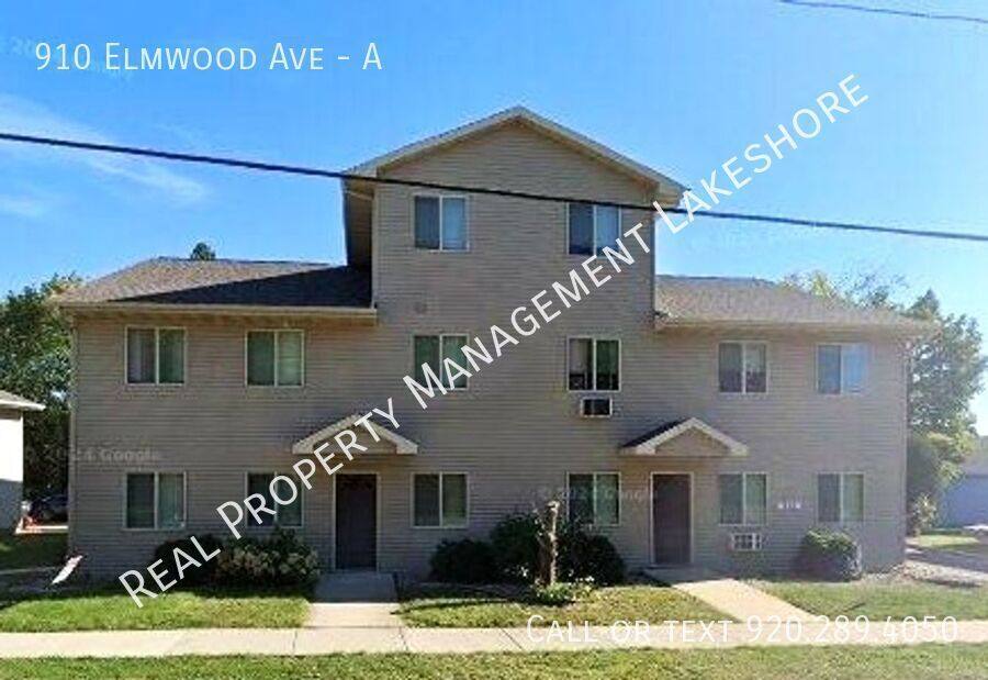 Apartment for rent at 910 Elmwood Ave #A, Oshkosh, WI 54901