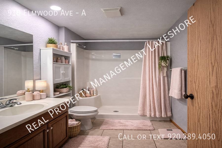 Apartment for rent at 910 Elmwood Ave #A, Oshkosh, WI 54901