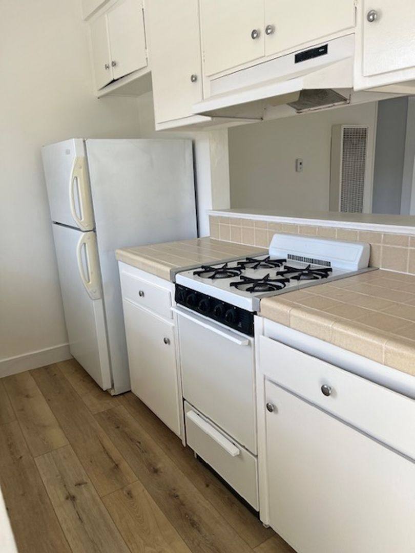 Apartment for rent at 12708 Pacific Ave, Los Angeles, CA 90066