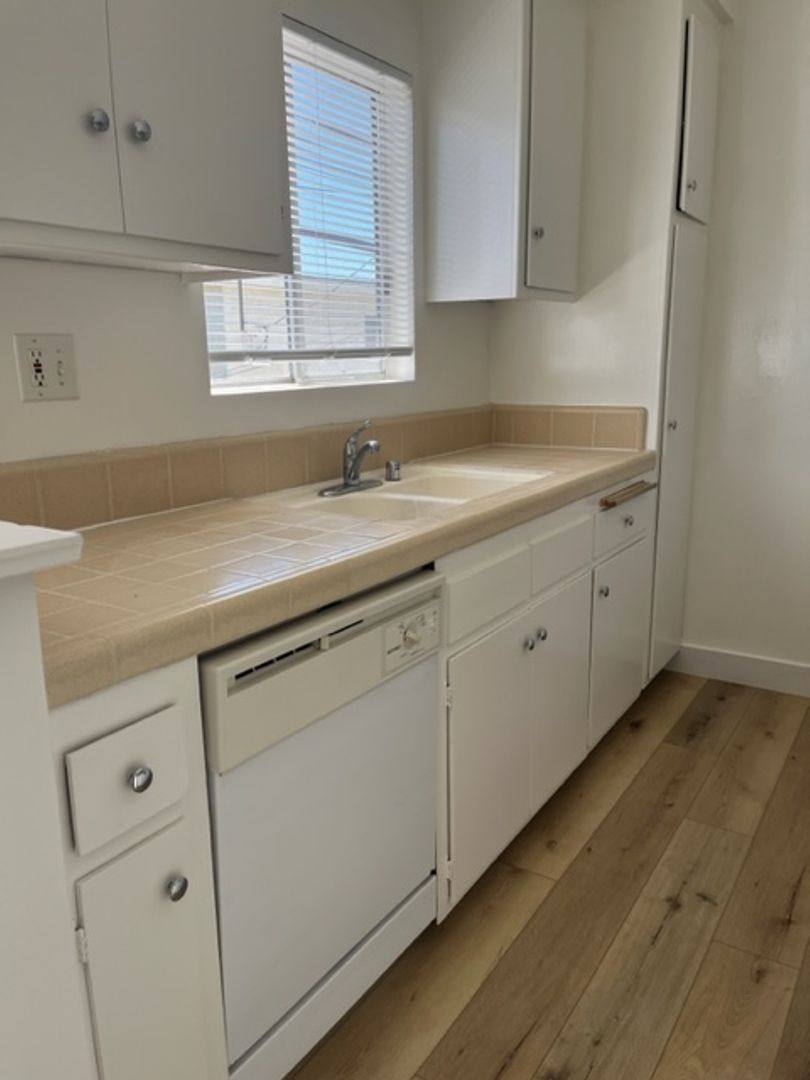Apartment for rent at 12708 Pacific Ave, Los Angeles, CA 90066