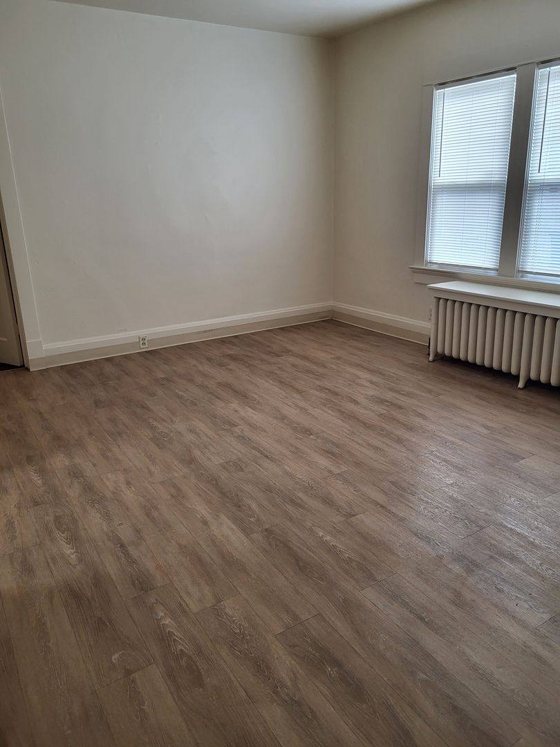 Apartment for rent at 148 N Maple, Green Bay, WI 54303