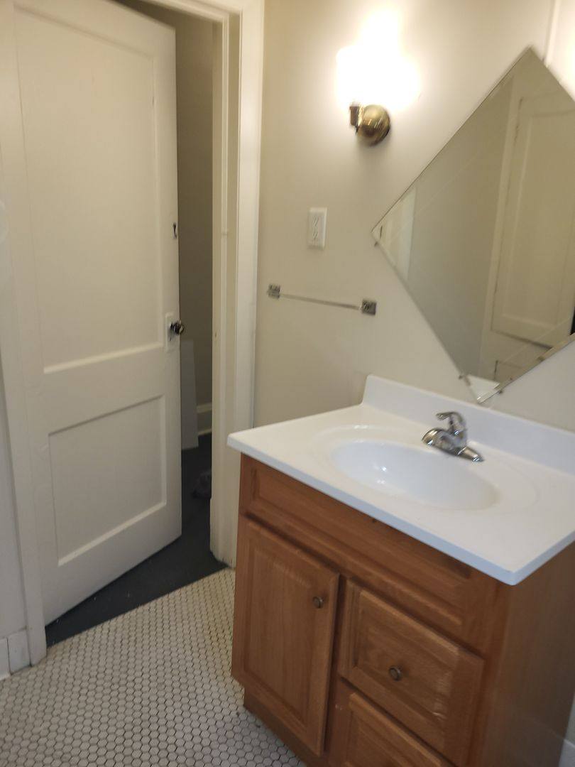 Apartment for rent at 148 N Maple, Green Bay, WI 54303