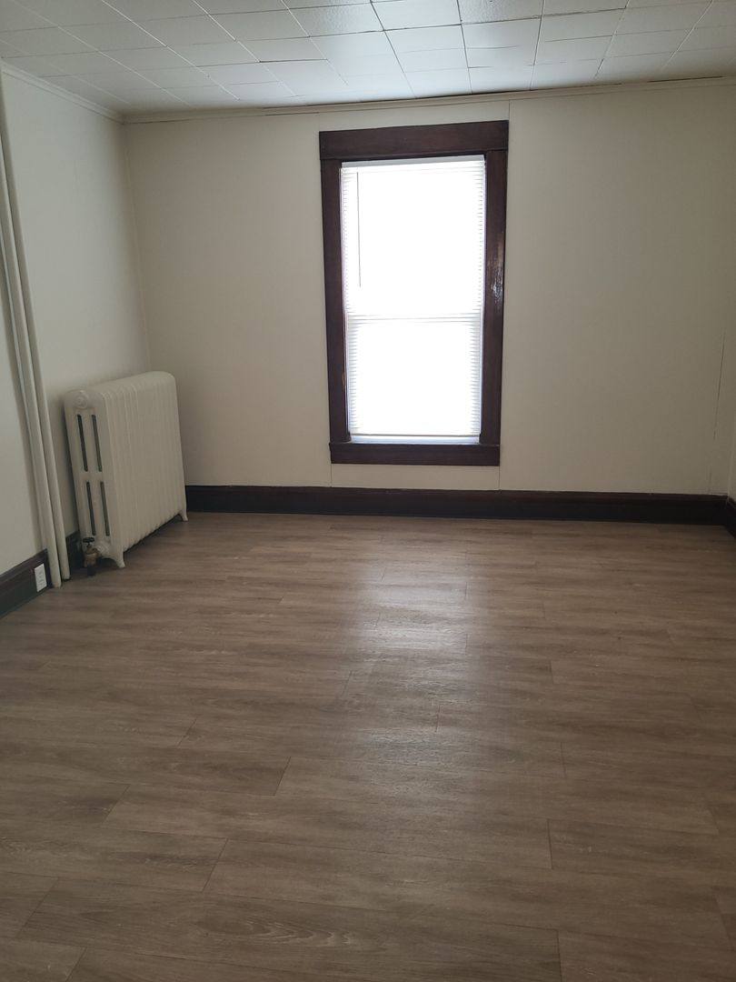 Apartment for rent at 148 N Maple, Green Bay, WI 54303