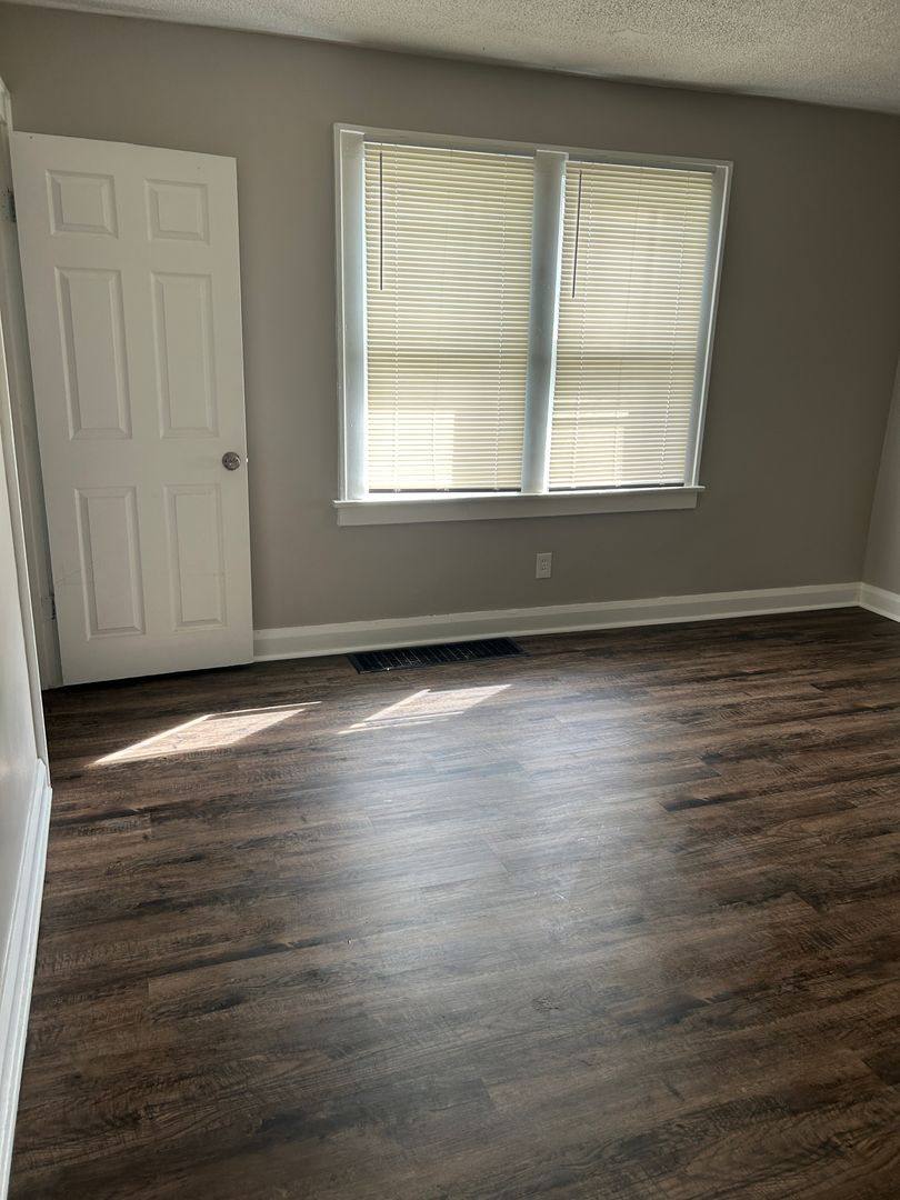 Townhouse for rent at 211 Carnegie Ave, Youngstown, OH 44515