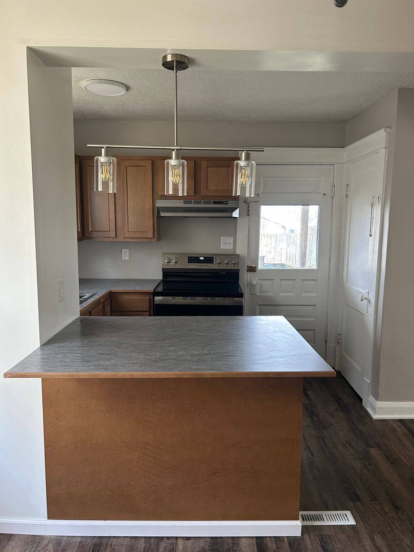 Townhouse for rent at 211 Carnegie Ave, Youngstown, OH 44515