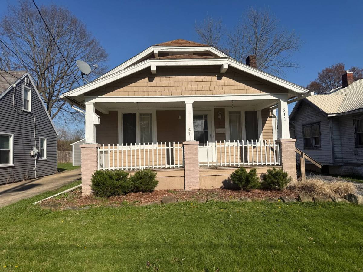 Townhouse for rent at 211 Carnegie Ave, Youngstown, OH 44515
