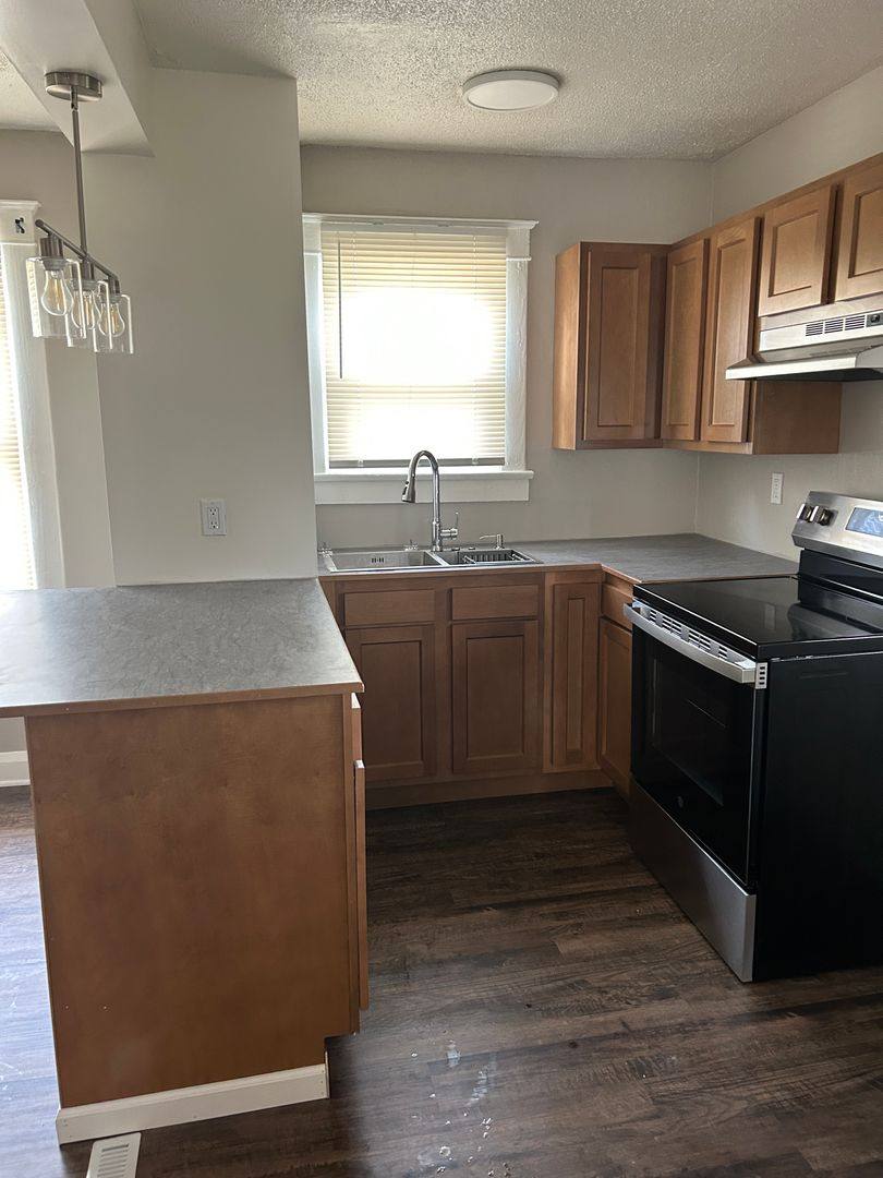 Townhouse for rent at 211 Carnegie Ave, Youngstown, OH 44515