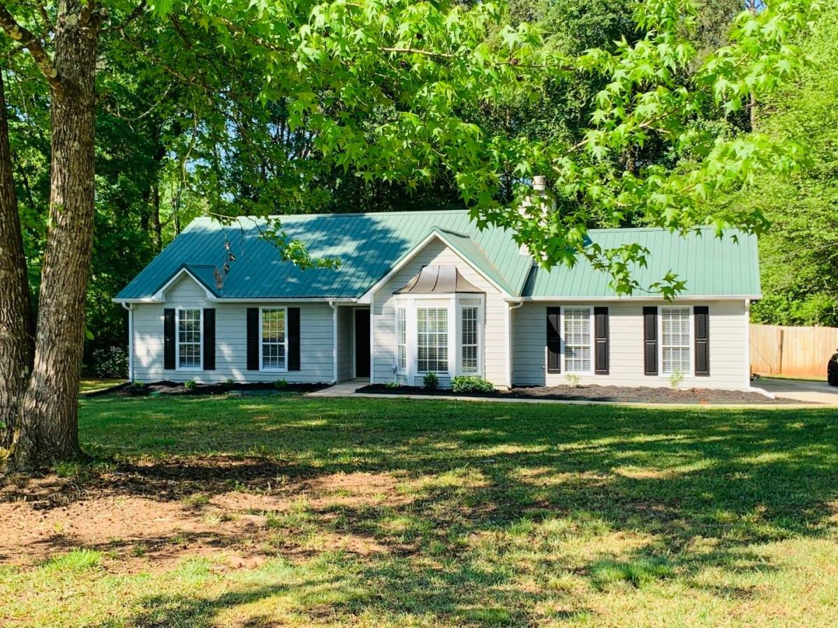 House for rent at 30 Standing Rock Rd, Senoia, GA 30276