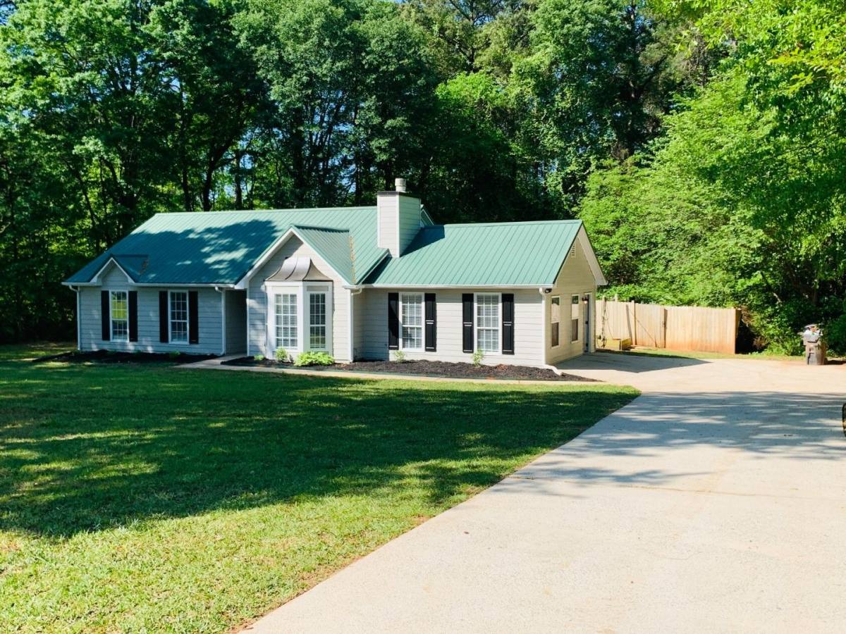 House for rent at 30 Standing Rock Rd, Senoia, GA 30276