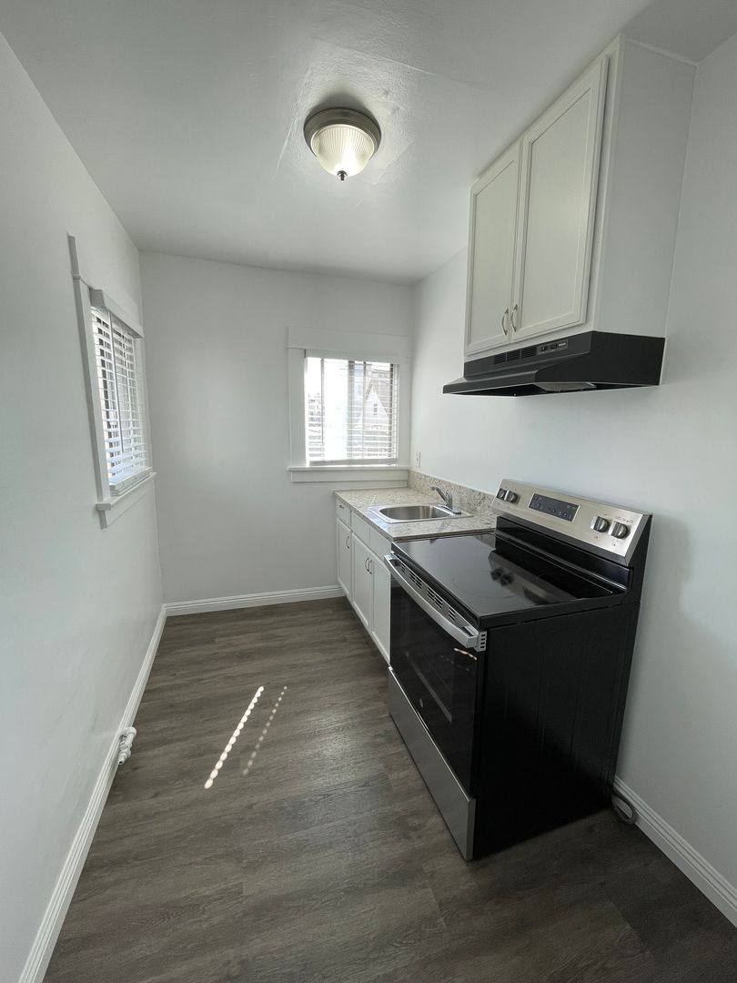 Apartment for rent at 636 Lime Ave, Long Beach, CA 90802