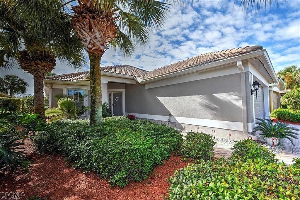 Apartment for rent at 10018 Oakhurst Way, Fort Myers, FL 33913