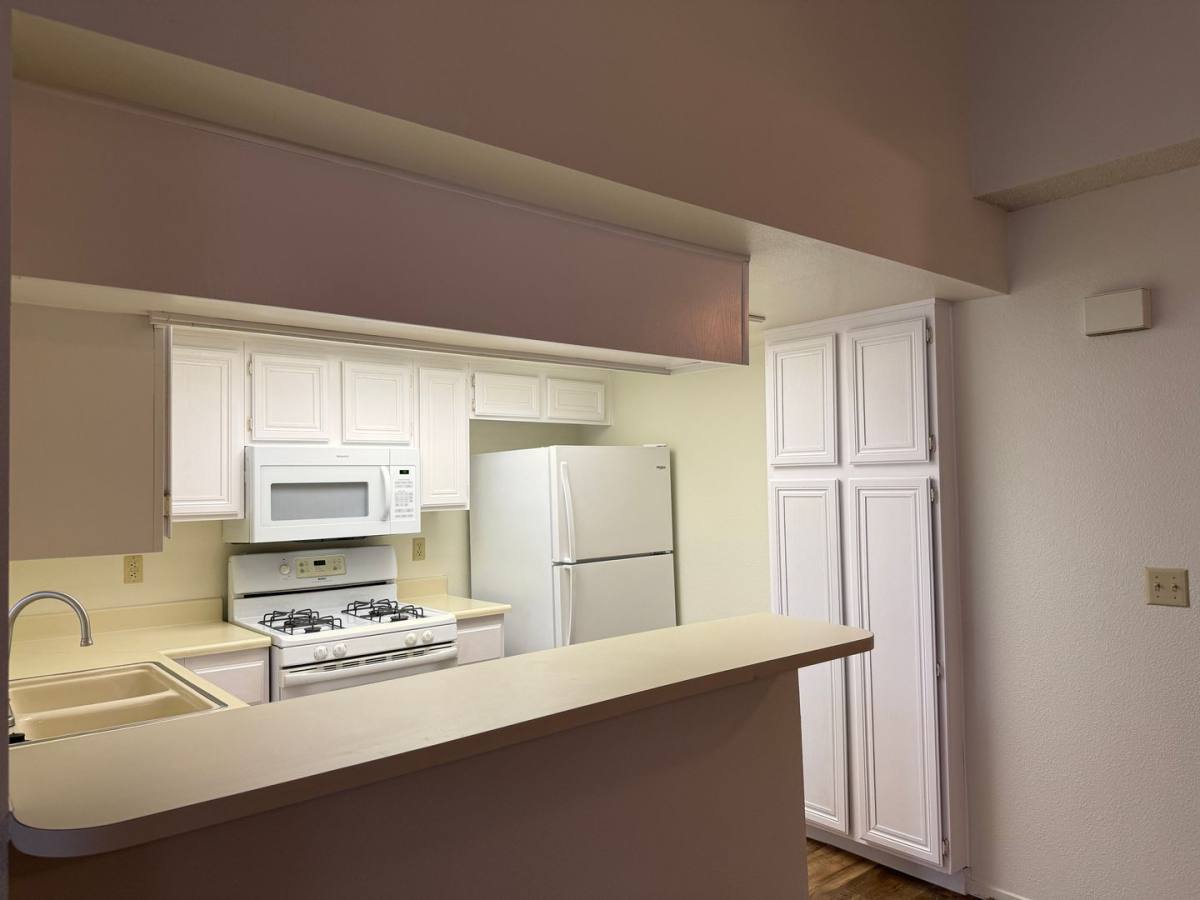 Apartment for rent at 930 N Sloan, Las Vegas, NV 89110