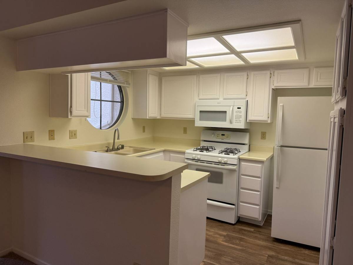 Apartment for rent at 930 N Sloan, Las Vegas, NV 89110