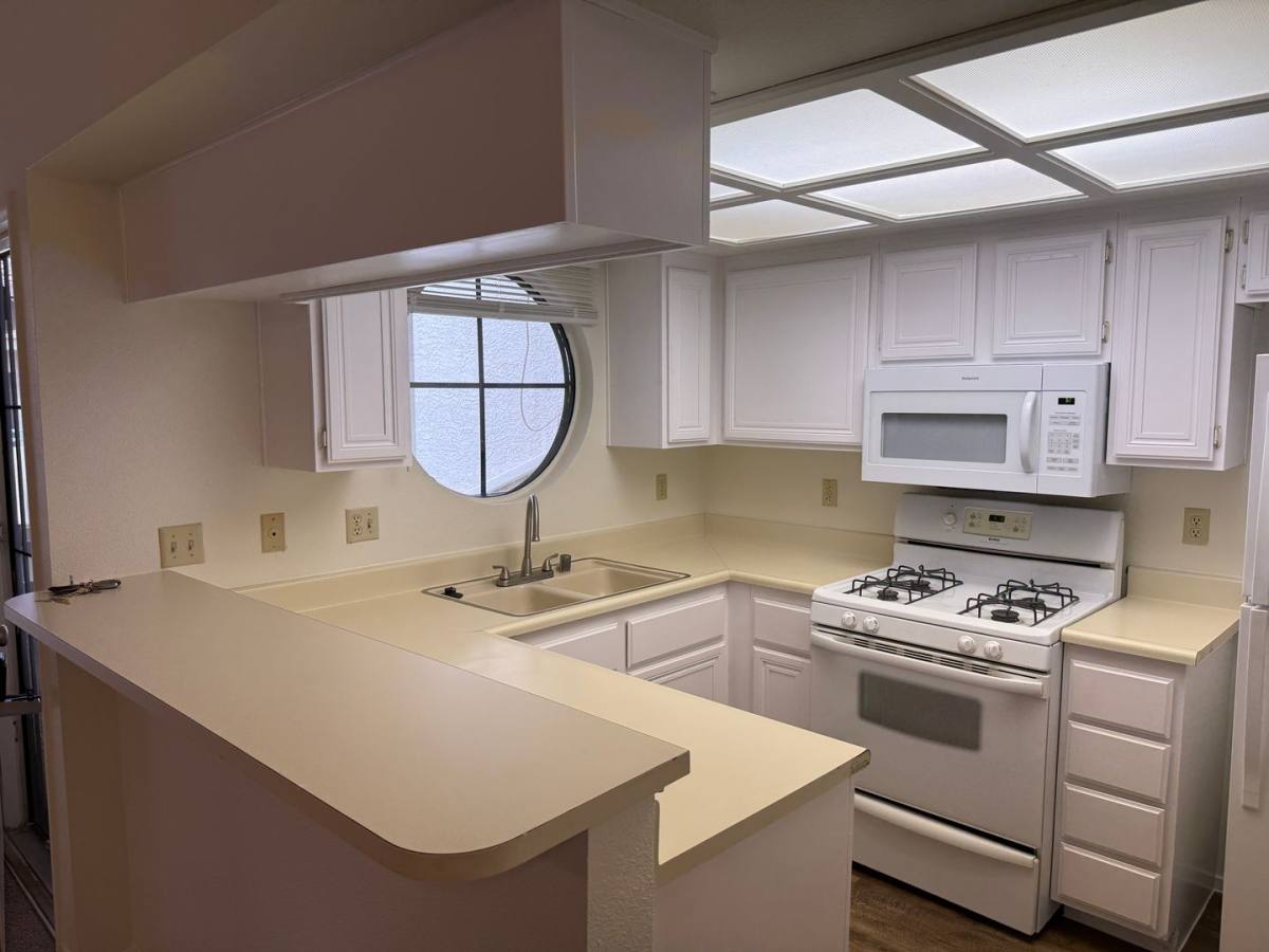 Apartment for rent at 930 N Sloan, Las Vegas, NV 89110