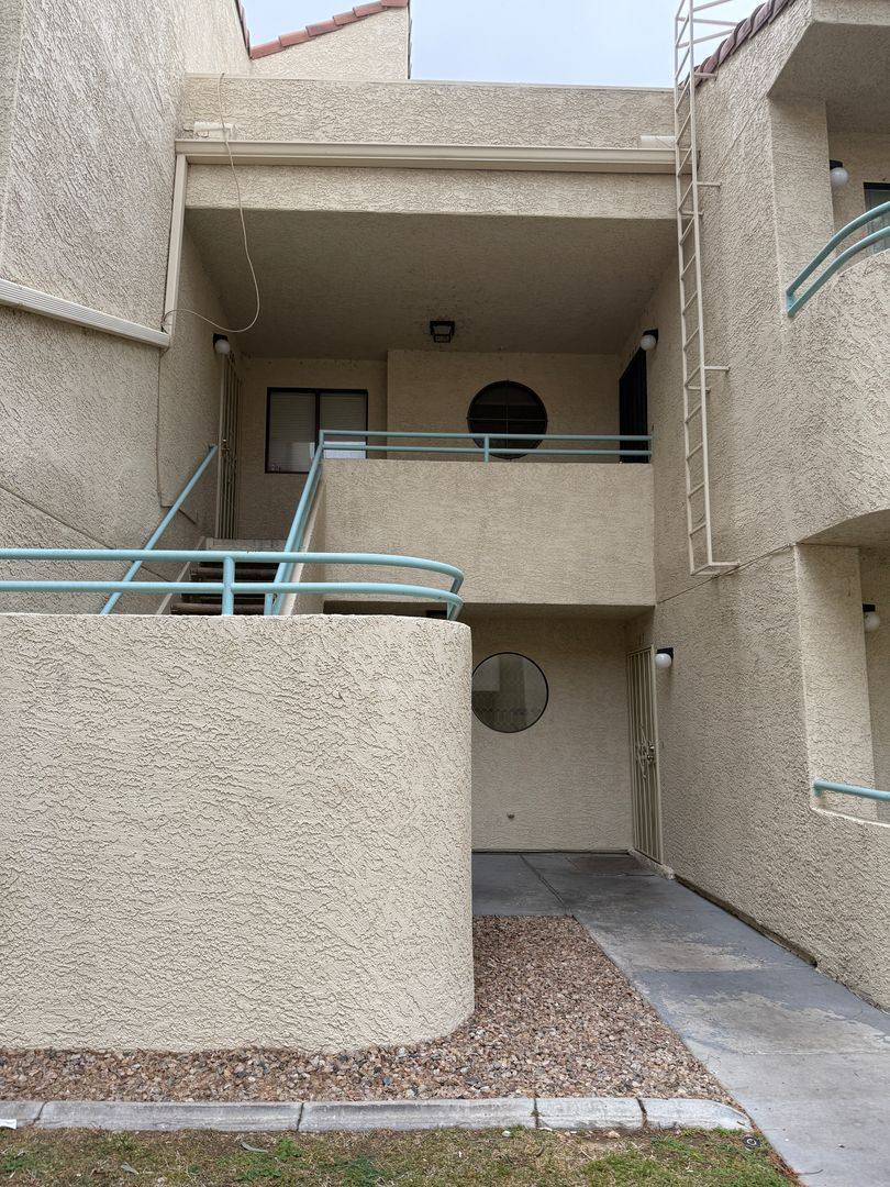 Apartment for rent at 930 N Sloan, Las Vegas, NV 89110