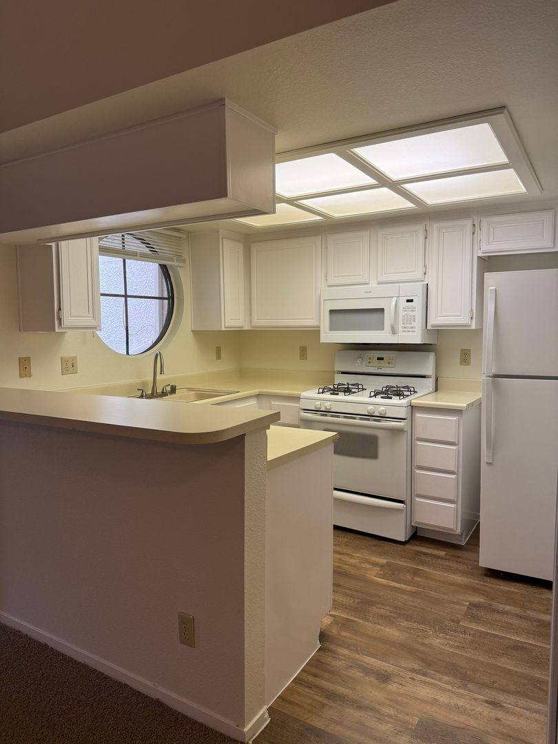 Apartment for rent at 930 N Sloan, Las Vegas, NV 89110