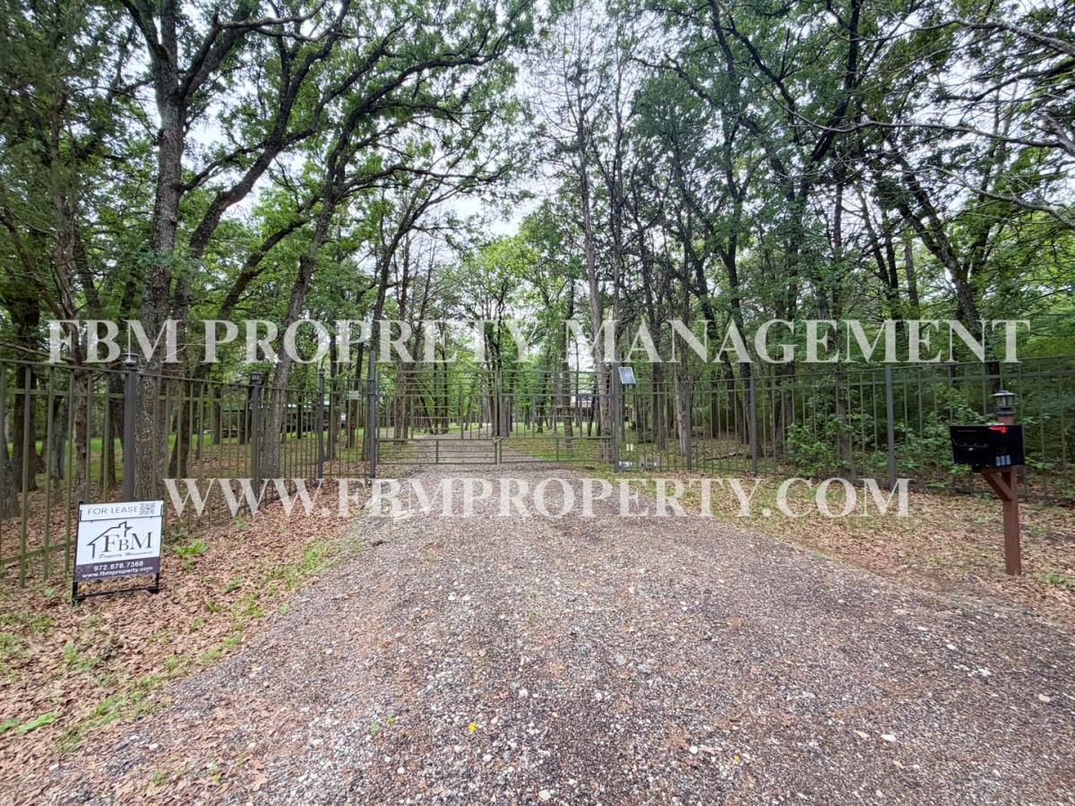 House for rent at 338 Post Oak Dr, Corsicana, TX 75110