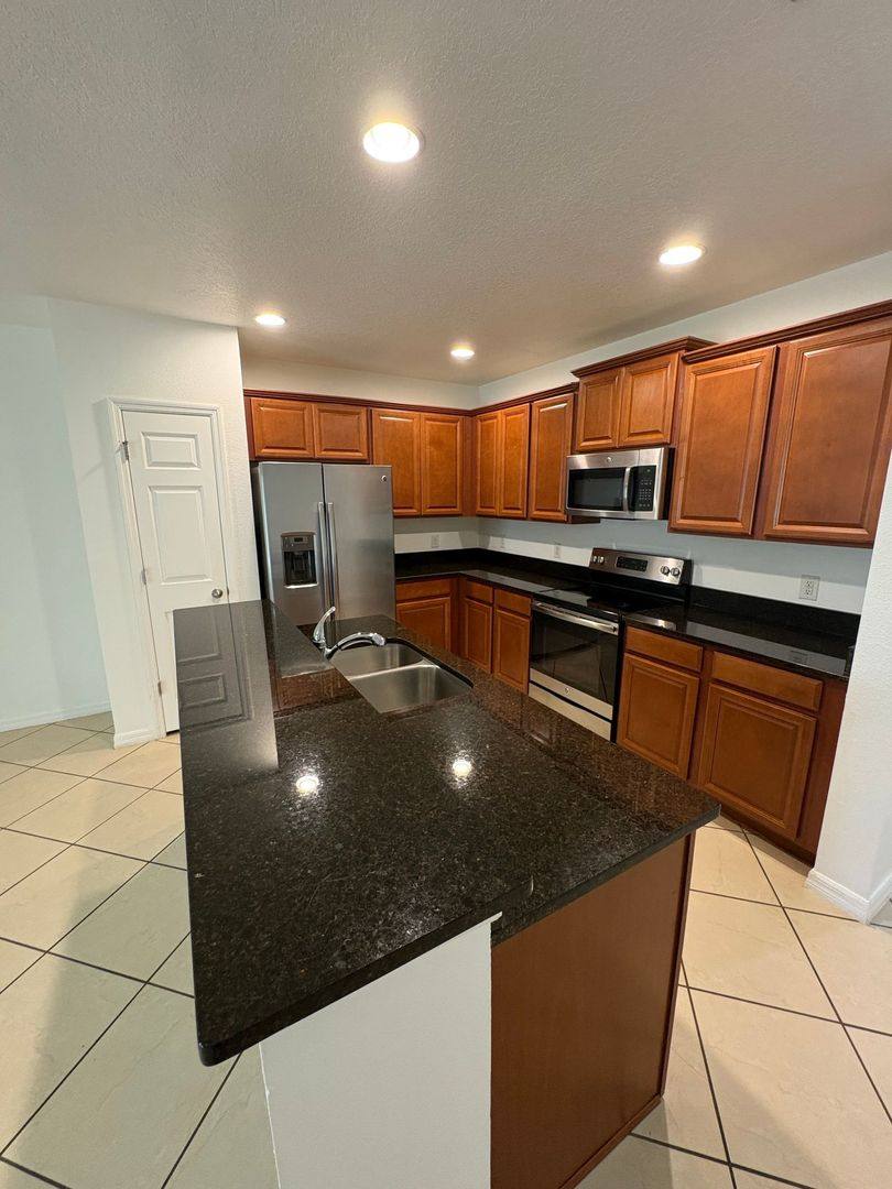 Townhouse for rent at 2875 Sunstone Dr, Kissimmee, FL 34758