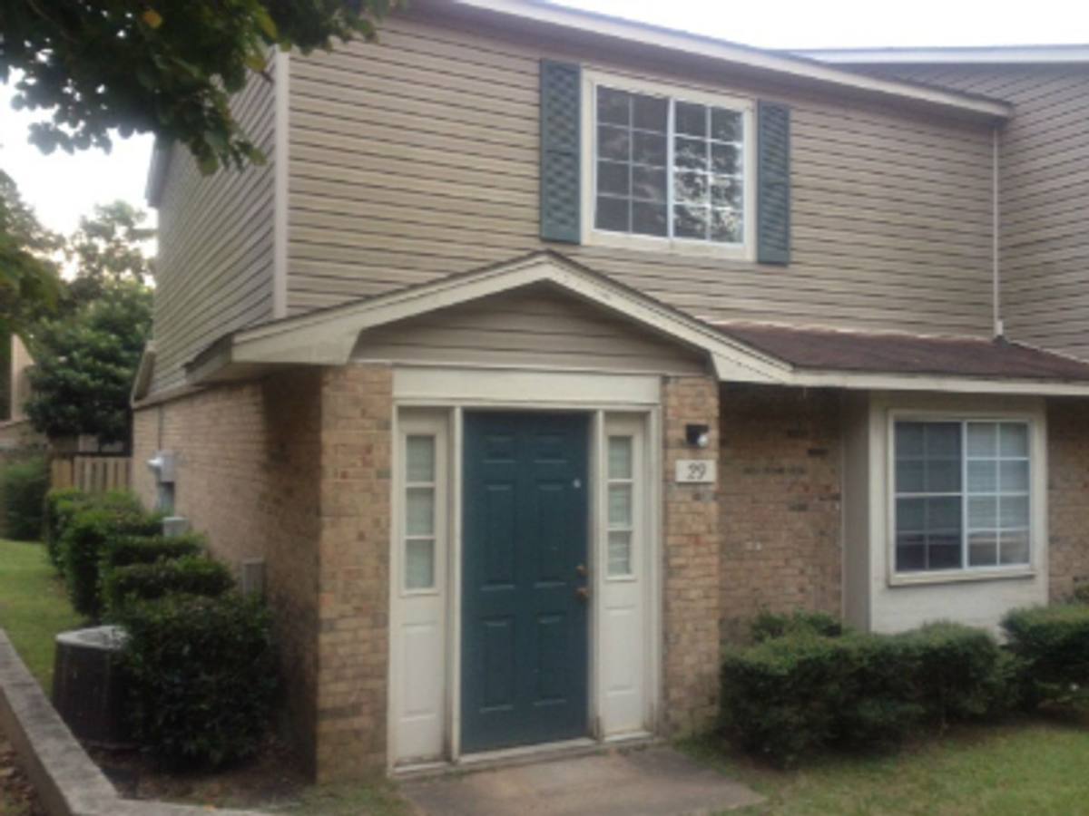 Townhouse for rent at 6701 Dickens Ferry Rd, Mobile, AL 36608