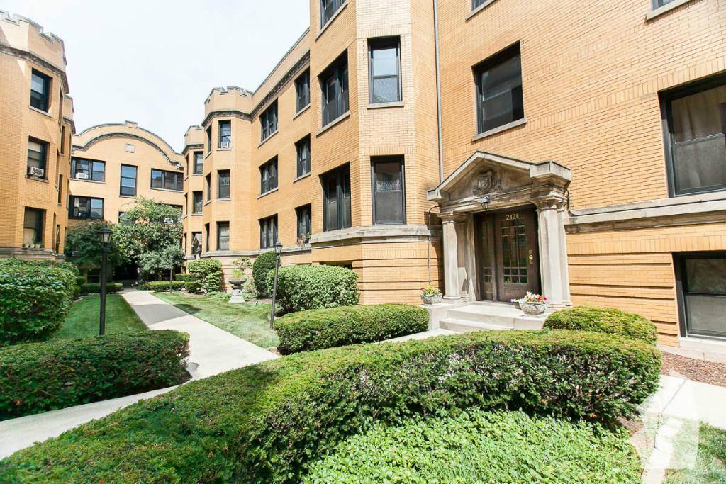 Apartment for rent at 2426 N Sawyer Ave #1W, Chicago, IL 60647