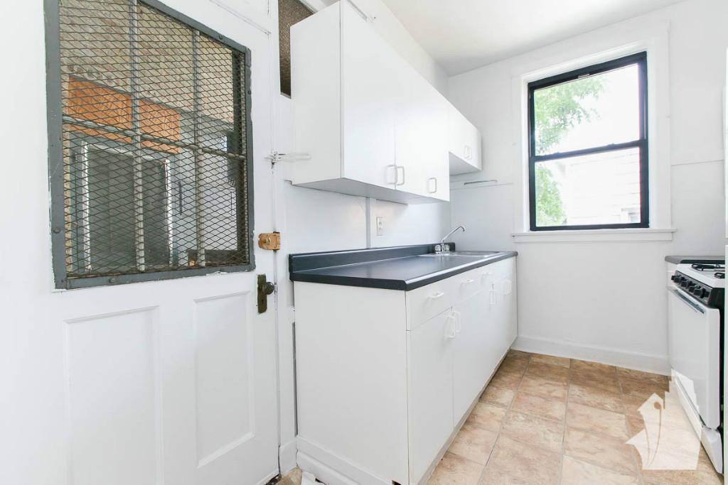 Apartment for rent at 2426 N Sawyer Ave #1W, Chicago, IL 60647